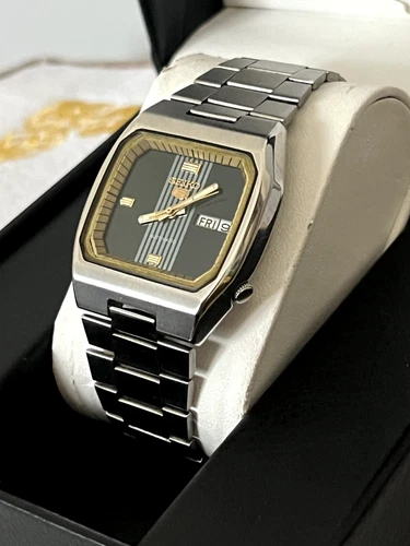 Seiko 5 6309 720A Black Square TV Dial Day Date Automatic Vintage 1982 Watch