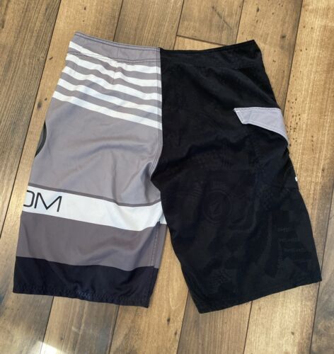 VOLCOM Pure FUNction Men’s Size 34/Black Gray And White Board Shorts  - Picture 12 of 18