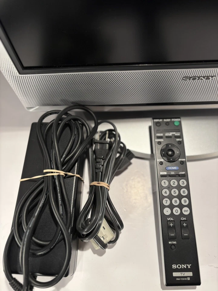 Sony Wega 19’’ LCD Color TV KLV-S19A10 Perfect For Retro gaming - Image 2 of 4