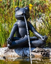 POND SPITTER YOGA FROG GARDEN WATER FOUNTAIN FEATURE STATUE 1.5M HOSE ORANMENT