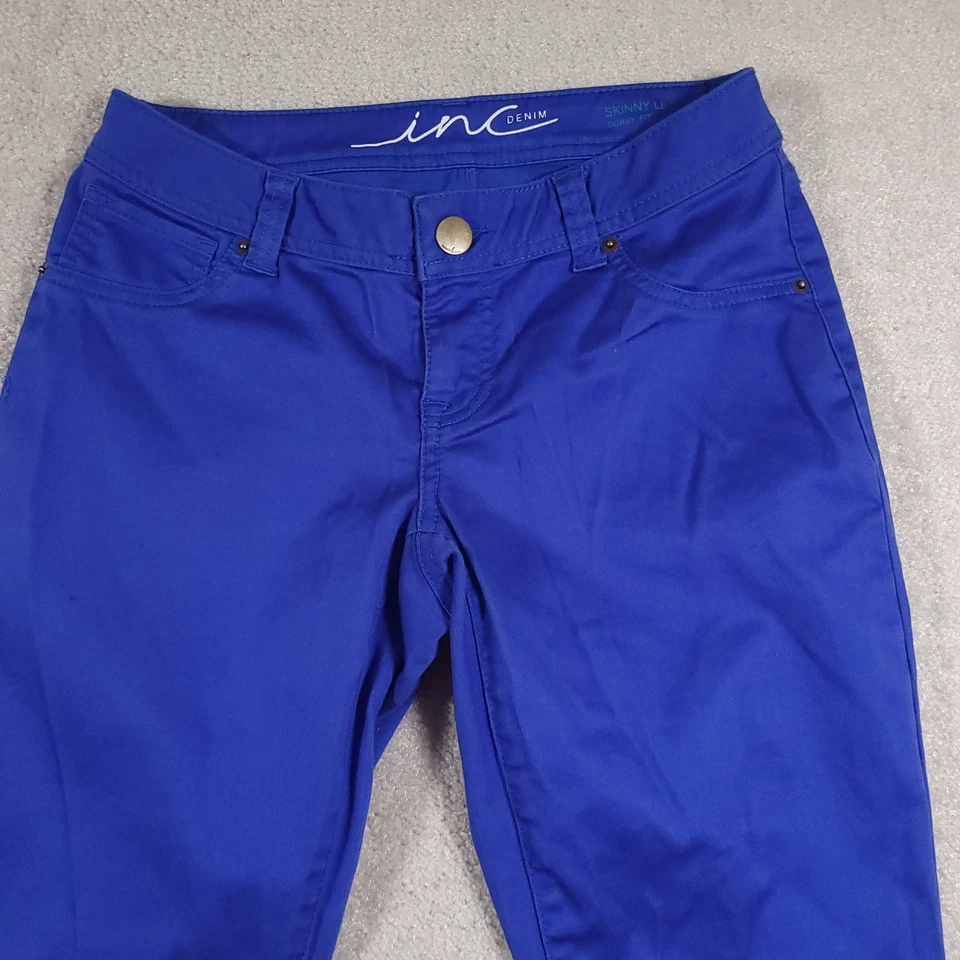 Pantalones de mezclilla INC para mujer 2 azules pierna ajustada calce curvilíneo elásticos informales 5 bolsillos Foto 3 de 4