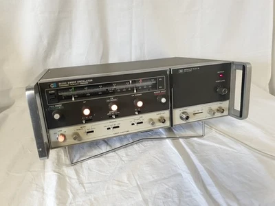 HP 8620C Sweep Oscillator + 86241A Plug-in (3.2-6.5 GHz) RF Generator YHP 8620 - Bild 1 von 4