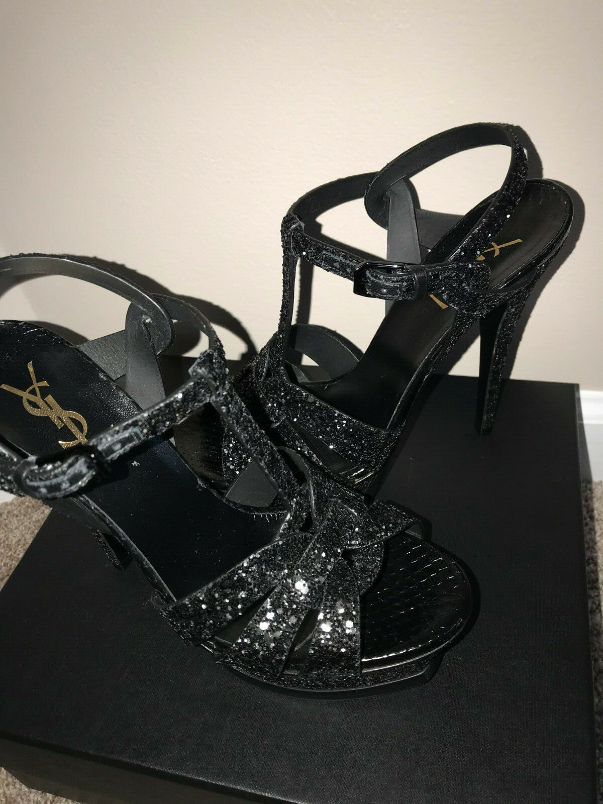 Nuovi con scatola Saint Laurent Tribute Sandali con cinturino a T nero glit taglia 38 5 (US 8)