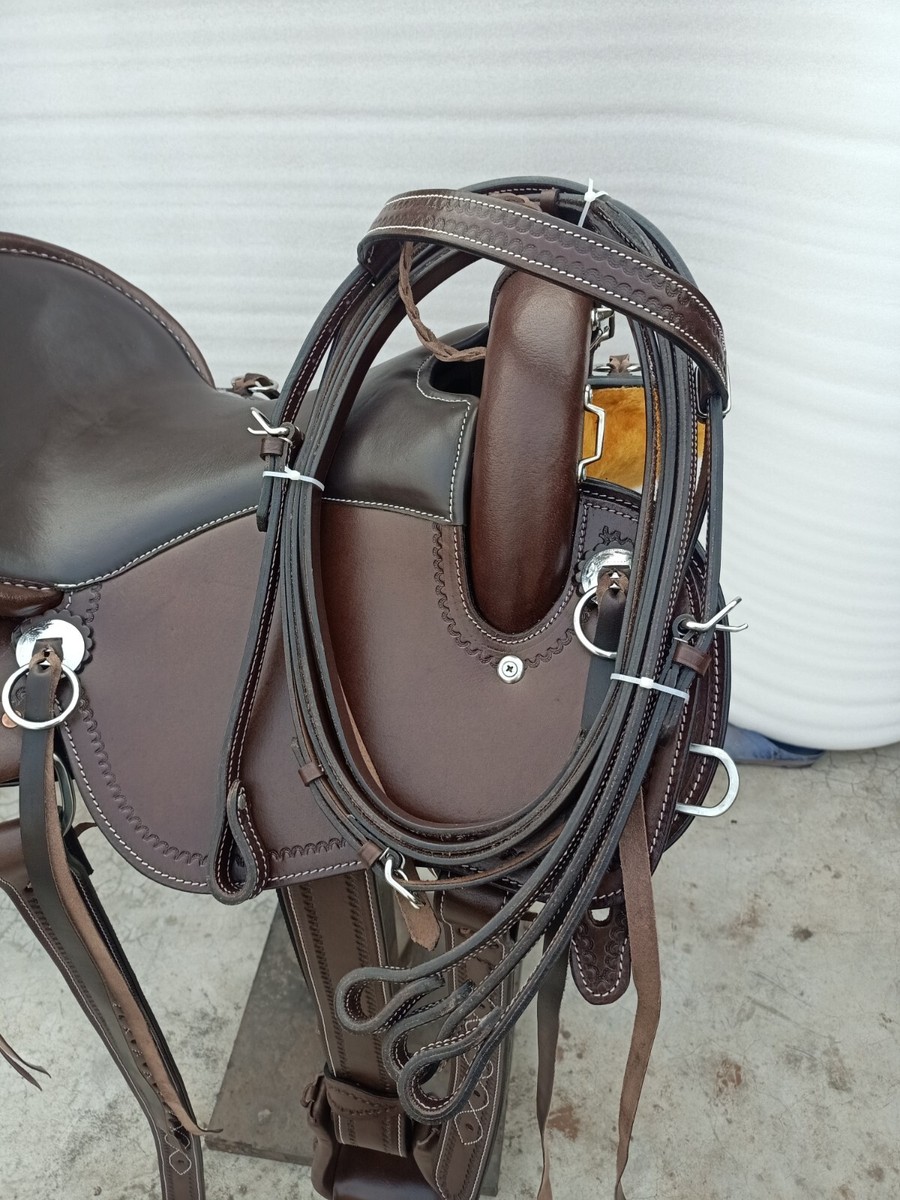 Selle d'officier de cavalerie légère. En cuir brun doublée d