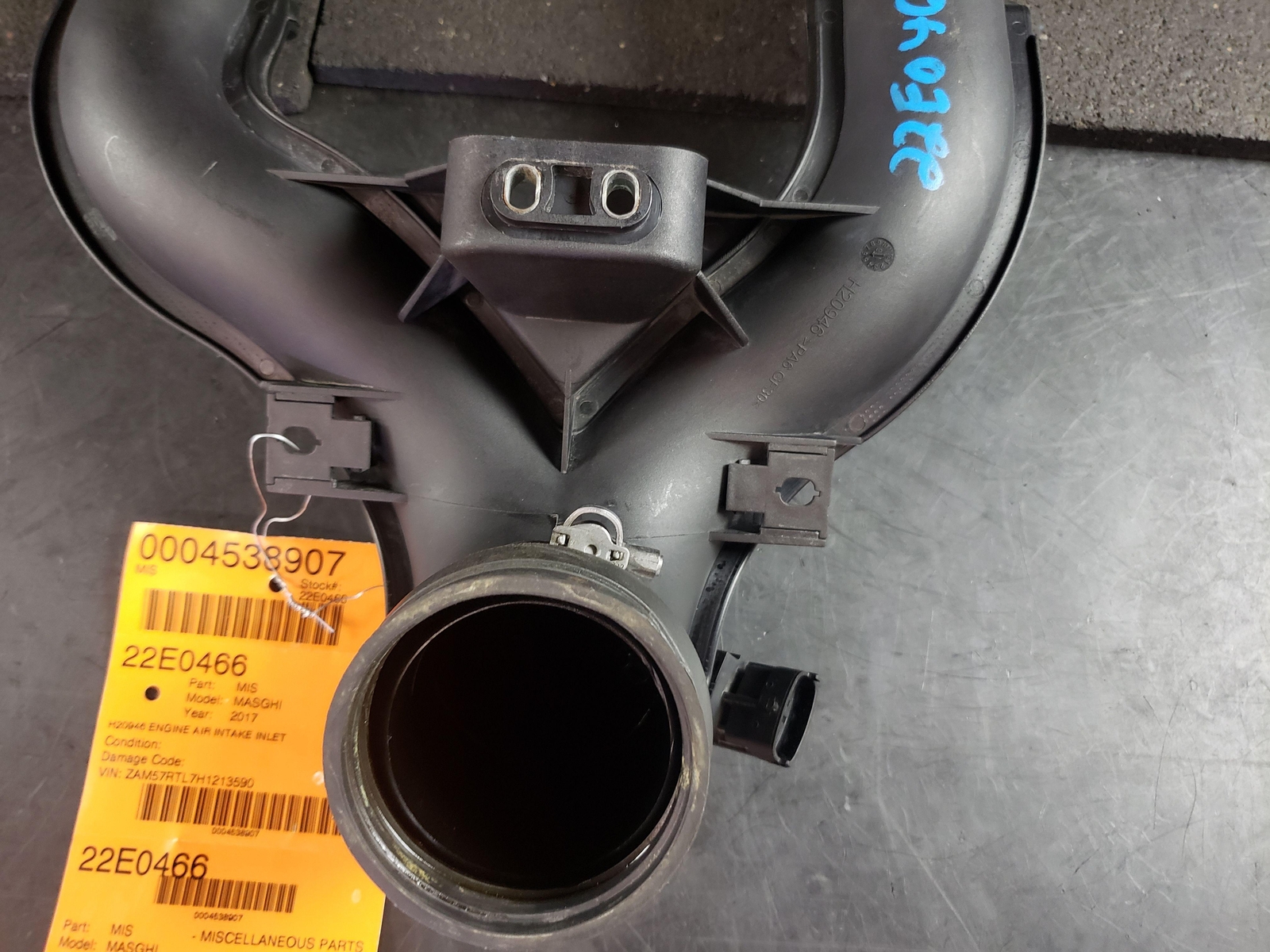 2017 MASERATI GHIBLI H20946 ENGINE AIR INTAKE INLET DUCT TUBE W/ MAF SENSOR OEM