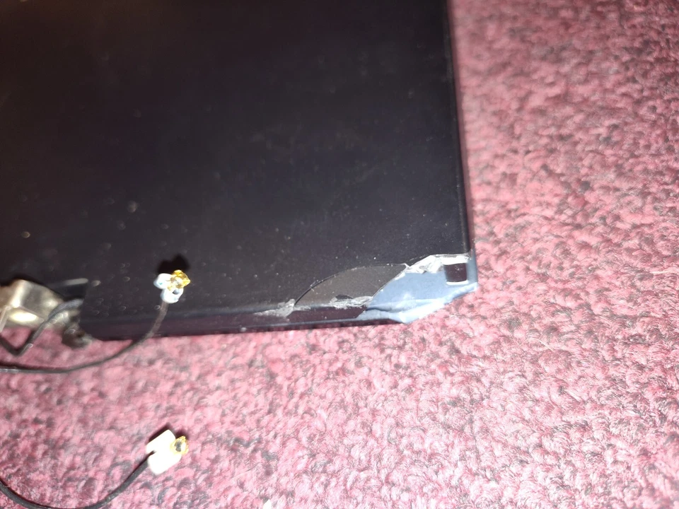 alienware screen 17" w/ chipped top lid, unknown model# FOR PARTS OR NOT WORKING - Image 2 of 4