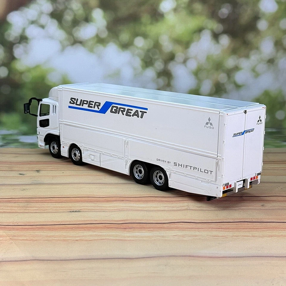 1/43 Scale Mitsubishi FUSO Super Great Tractor truck White Diecast Model Toy  - Image 3 of 4