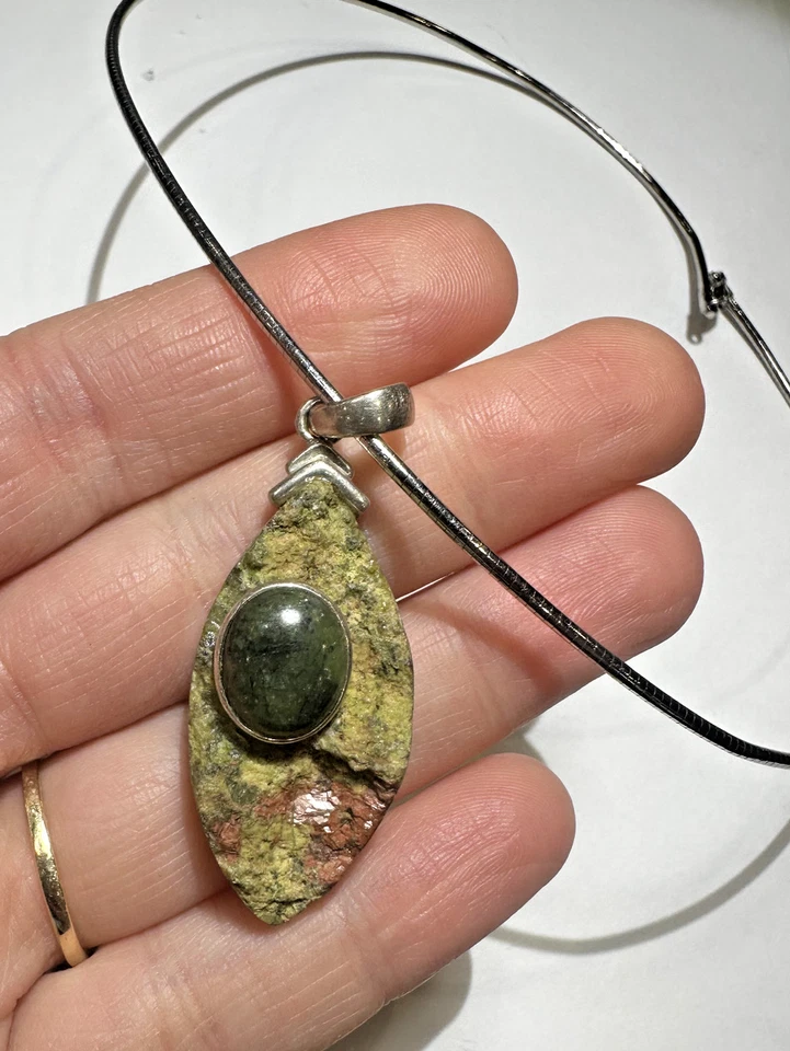 卵石粉色绿色 Unakite 纯银 15.5 英寸欧米茄丝复古项链 — 第 3/4 张图片