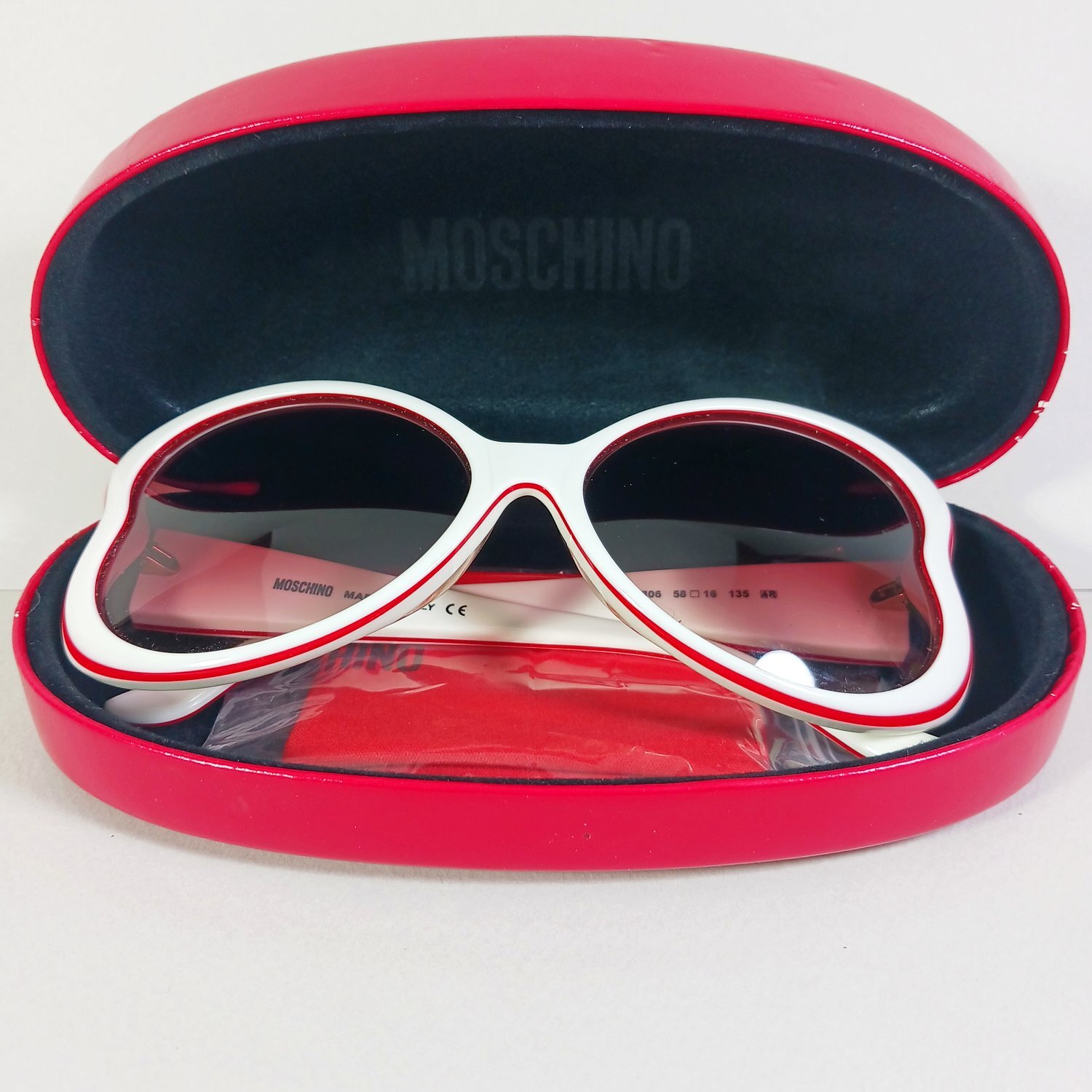 MOSCHINO MO 598-06S White/Red Love Heart Shaped RARE Vintage