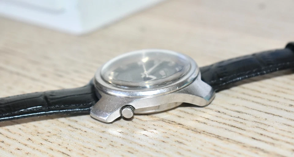 UFO JDM Hombres SS 1968 SEIKO 5 Automático Día Fecha 6119 8220 Esfera Antracita Reparada Foto 4 de 4