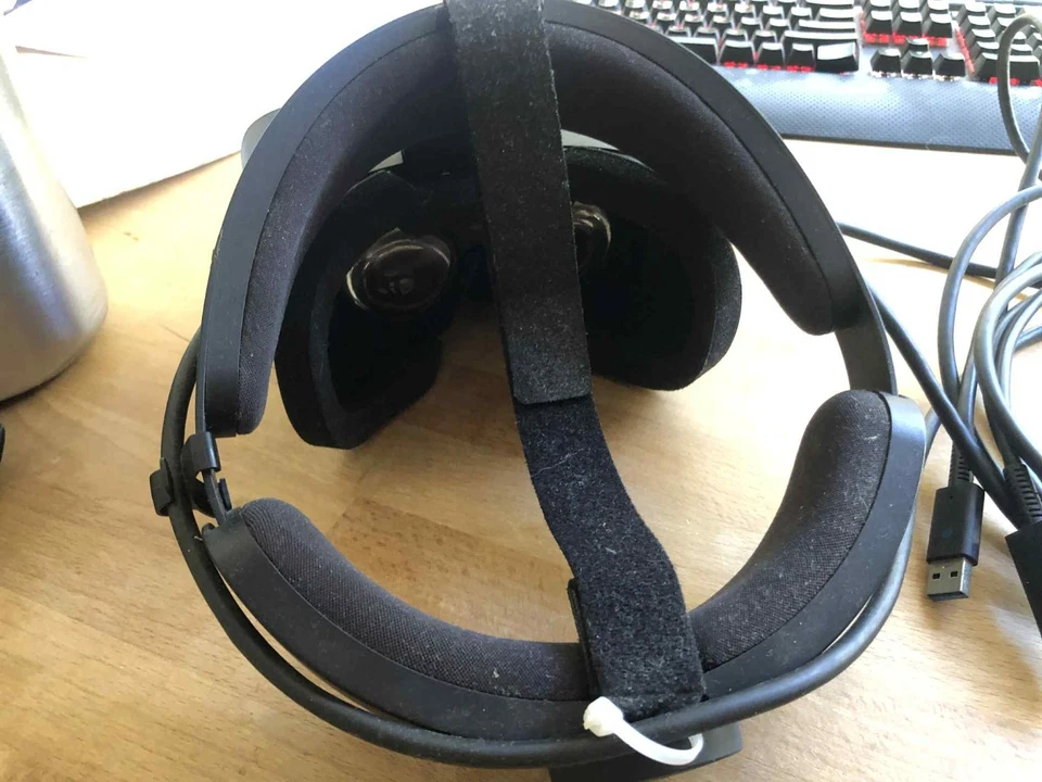 Meta Oculus Rift S VR Headset - Black With Controllers 80Hz Refresh Rate - Image 2 of 4