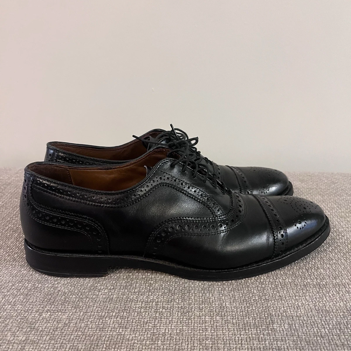 Brooks Brothers Leather Upper Wingtip Dress Shoes for Men  display picture 1