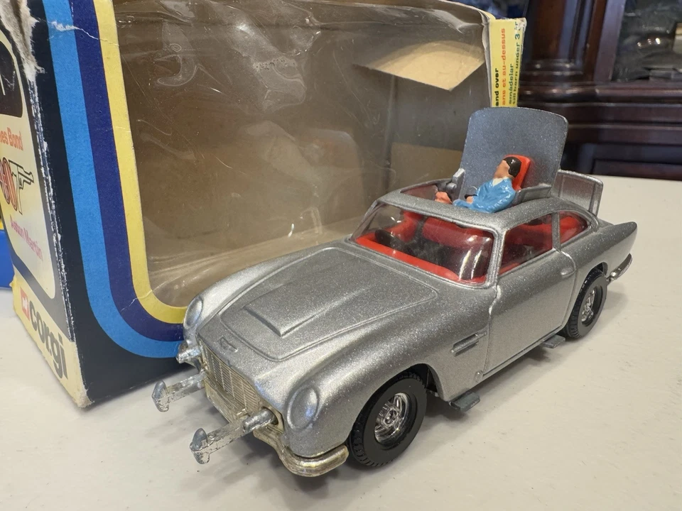 JAMES BOND 007 ASTON MARTIN D.B.5 CORGI TOYS BOXED - Image 3 of 4