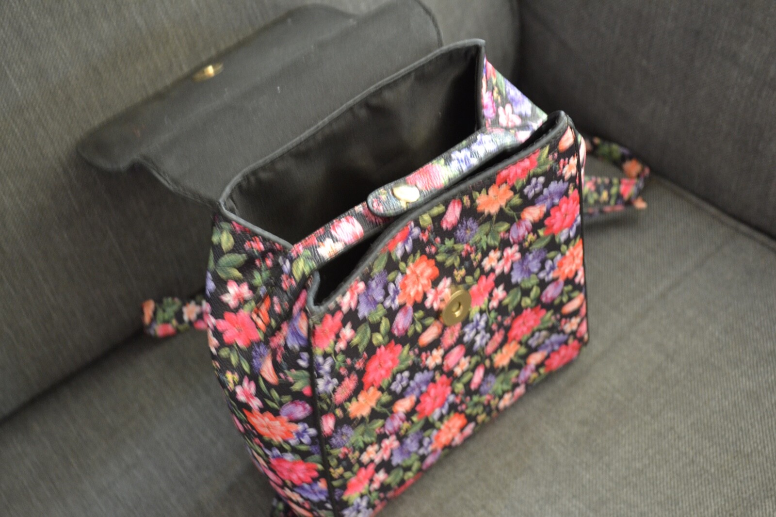 Small Backpack With Exterior Flower Pattern - image 2