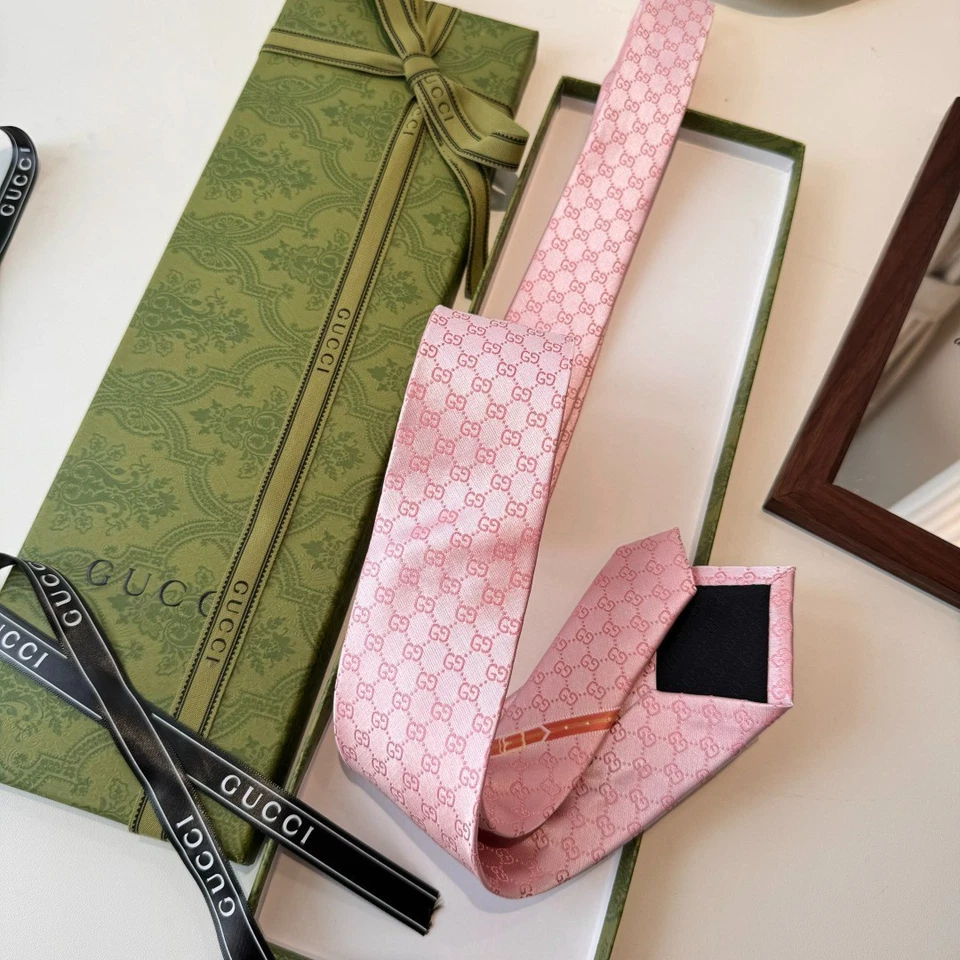 New Pink GUCCI GG Monogram Silk Tie 3*58in - Image 4 of 4