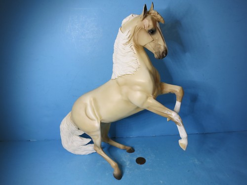 BREYER TRADITIONAL-Cloud The Mustang-Destado Mold-BODY ONLY