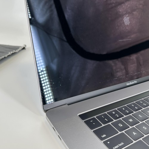 MacBook Pro 15 Touch Bar Gray 2017 2.8GHz i7 16GB 512GB Radeon 555 Reflect Wear - Picture 6 of 17