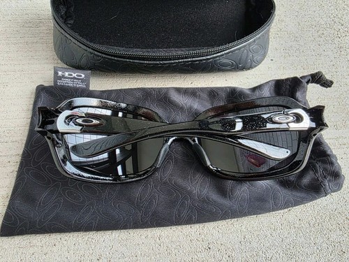 Gafas de sol Oakley Pulse OO9198-13 negras brillantes para mujer 61 mm con estuche - Imagen 2 de 8