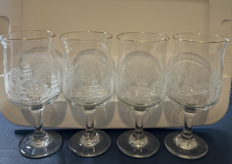 4 Arby’s Libbey Etched Winter Scene Goblets Glasses with gold rim 1990’s