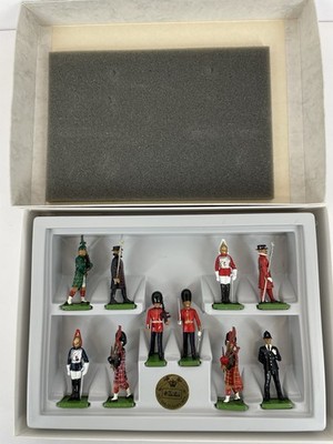 W BRITAIN COLLECTION ''ALL THE QUEENS MEN'' Lead TOY SOLDIERS  # 8007 ENGLAND 