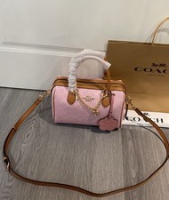 Coach ，handbag  pink handbag with shoulder strap and metal zipper Free Ship