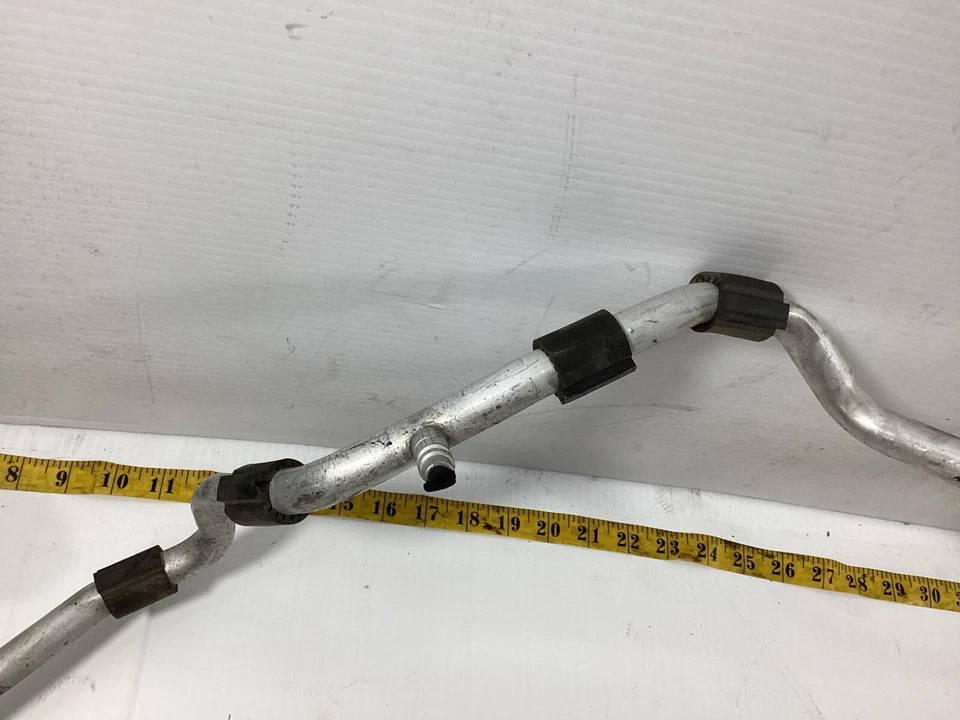 Manguera de succión de refrigerante de aire acondicionado Volkswagen Jetta 2011-2016 5C0820743L OEM. Foto 2 de 4