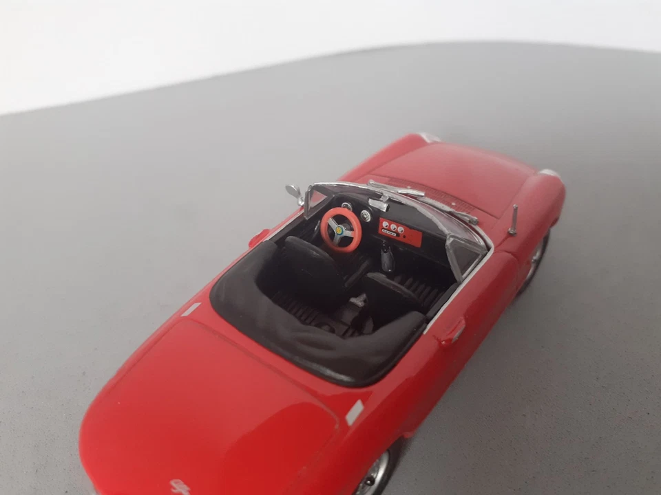 Modellino Alfa Romeo 1600 Spider Duetto 1966 rosso 1:43 - Immagine 3 di 4