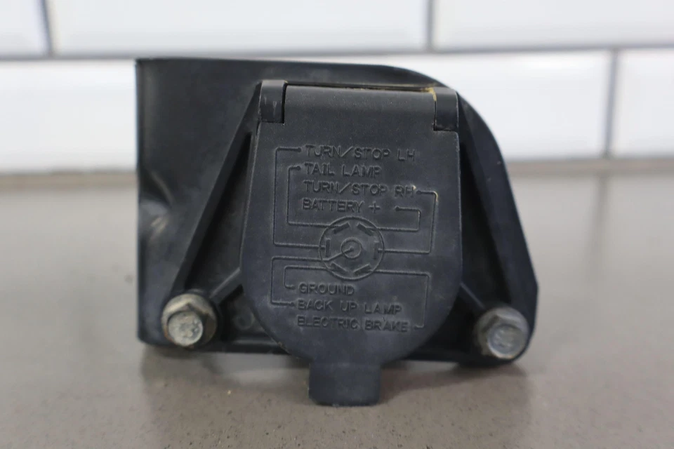 Módulo de control de frenos de remolque Lexus GX470 2005 con enchufe trasero y arnés Foto 3 de 4