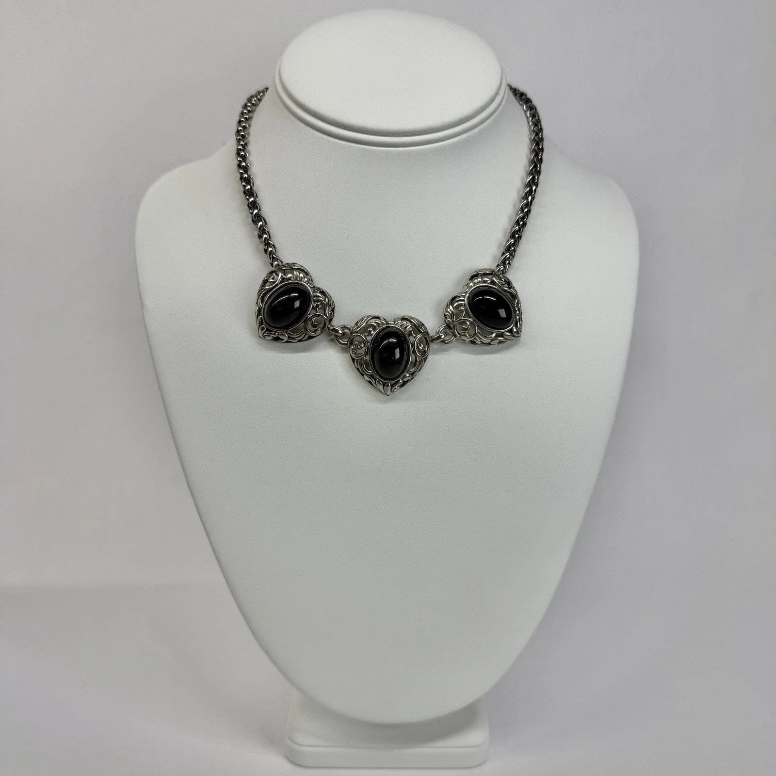 RICHELIEU Ornate Heart Filigree Silver Tone Vintage Necklace Jewelry N532