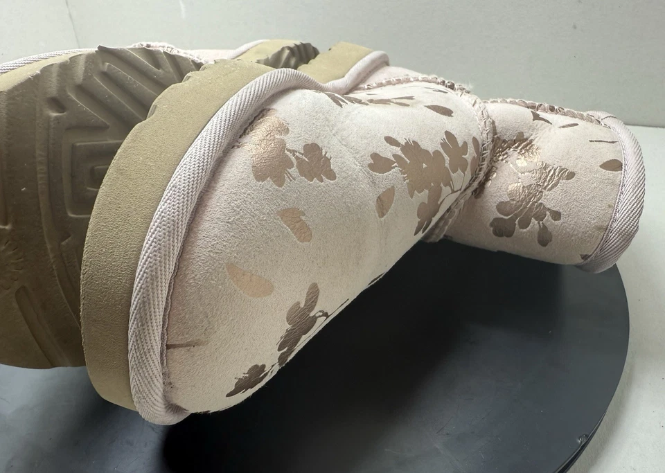 Ugg Women Light Pink Mini Boots New No Flaws Excellent Condition Sz 7 So Cool - Image 2 of 4