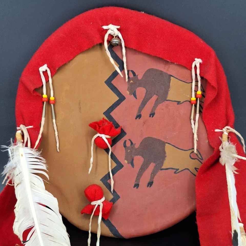 Escudo de cuero pintado ceremonial nativo americano 14" 1994 Foto 3 de 4