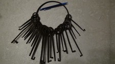ANCIEN TROUSSEAU de 25 CLEFS,CLES de SERRURIER, ROSSiGNOL, PASSE PARTOUT