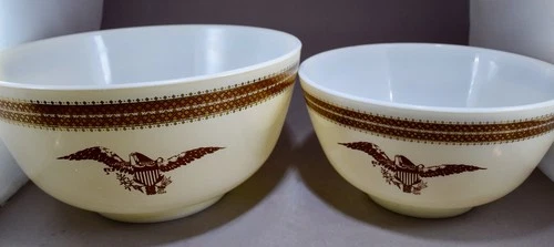 SET TWO VINTAGE PYREX FEDERAL EAGLE MIXING BOWLS 478-B 479-B MADE 1967-68 PROMO