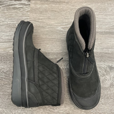 #ad Clarks Outdoor Muckers Waterproof Winter Boots Zipper and Quilted Panels Sz 6.5 $23.50