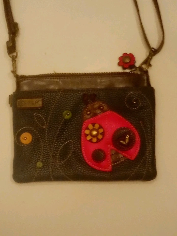 Cartera Bandolera Chala Azul Marino Convertible con Diseño Ladybug y Tirador de Cremallera Flor Foto 2 de 4