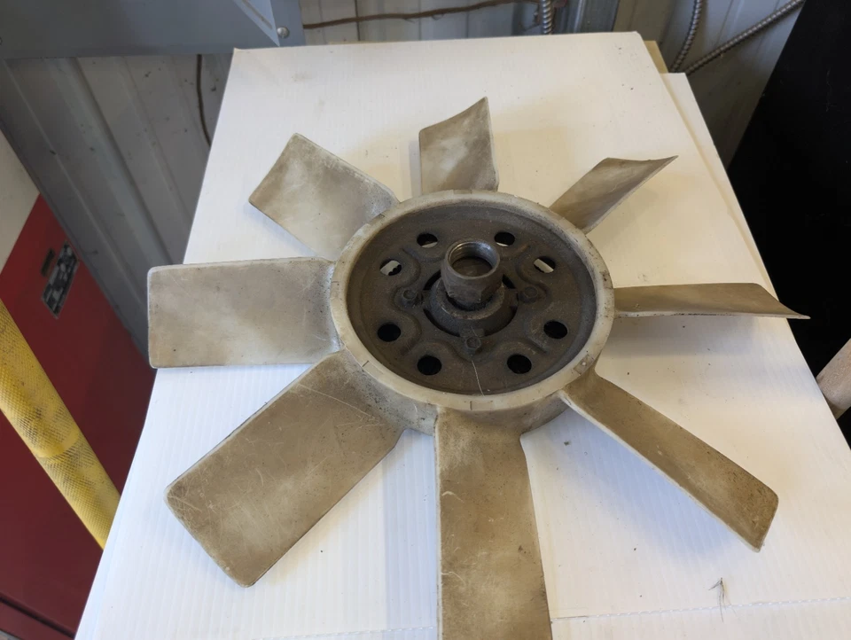Ventilador de embrague Ford Bronco 1984 2,2,8 V6 Foto 2 de 2