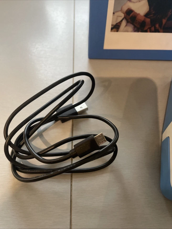 Polaroid Now I Type Autofocus Instant Camera White Accurate Flash Self Timer Box - Image 4 of 4