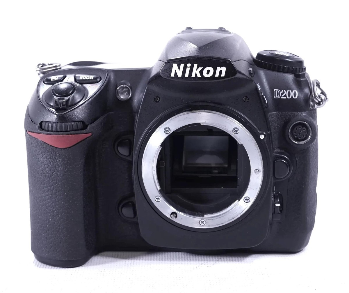 Nikon D200 デジタル一眼レフ ボディ 元箱付き 動作品 Amazon | Nikon デジタル一眼レフカメラ D200 ボディ本体