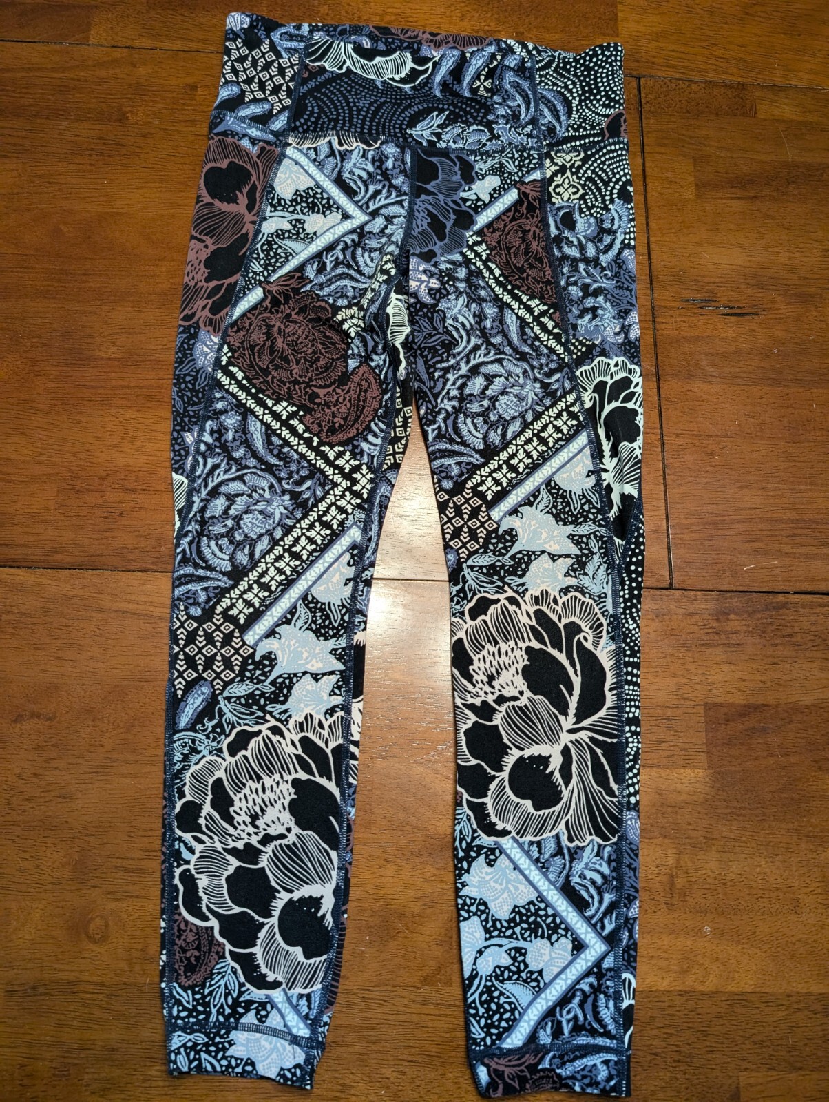 Athleta Womens Leggings Patchwork Salutation Size… - image 1