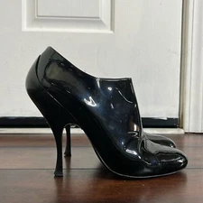MIU MIU BLACK PATENT LEATHER ZIPPER SIDE BOOTIES PUMPS Sz 38 MADE IN ITALY FLAW