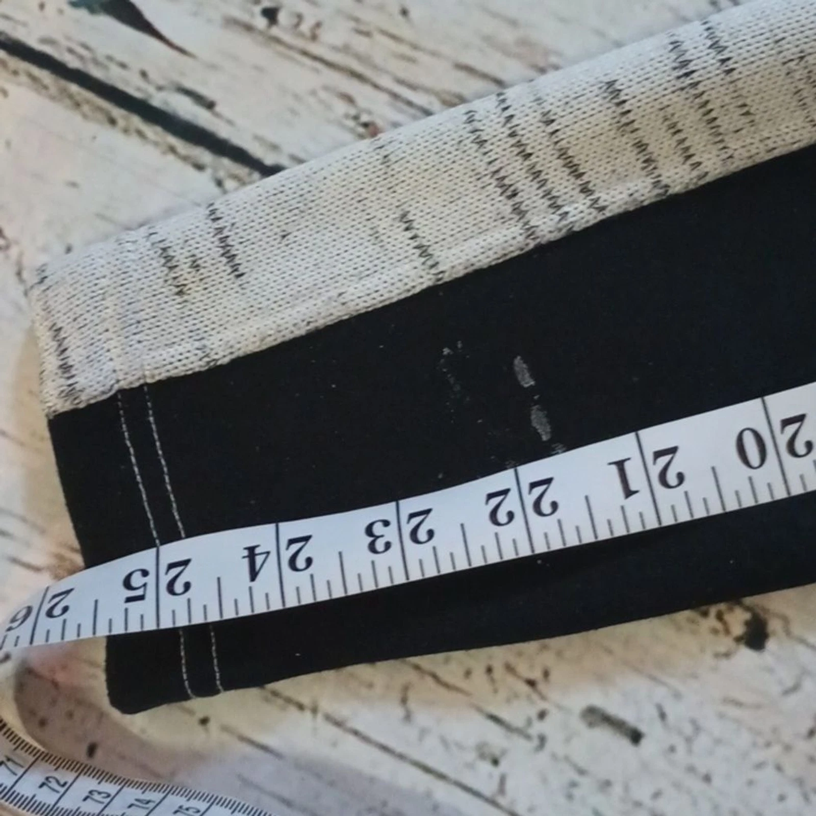 VETEMENTS Felpa con cappuccio e zip in maglia nera bianca Avalanche M