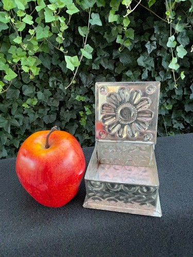 3" Quadratische Repousse Primitive mit Deckel Glänzend Chrom Blechdose - Bild 2 von 5
