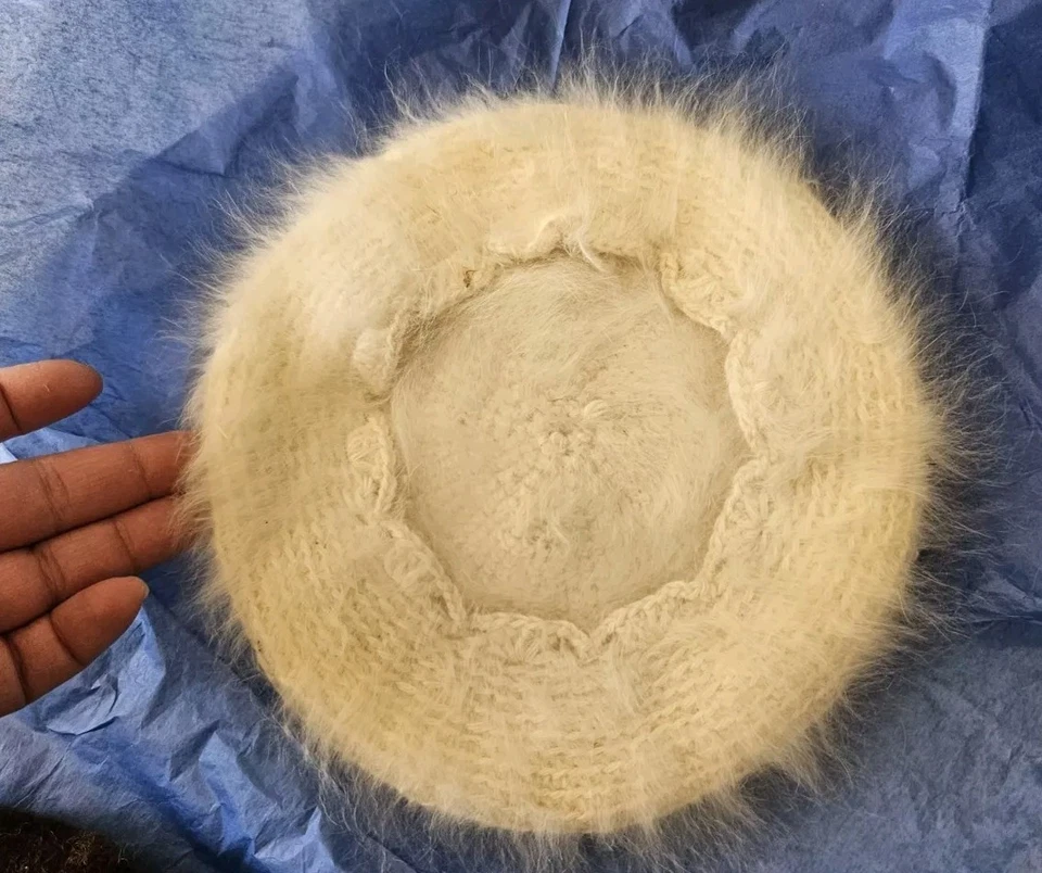 Boina vintage francesa de angora para niñas blanca cremosa suave tejida a mano comprada en París Foto 4 de 4