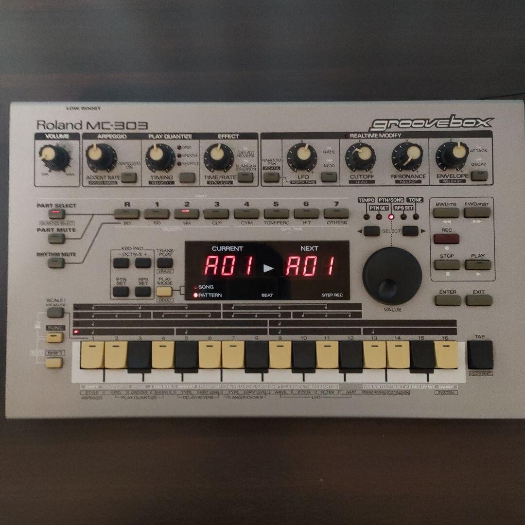 Roland MC-303 Sequencer Groovebox Drum Machine Sound Module