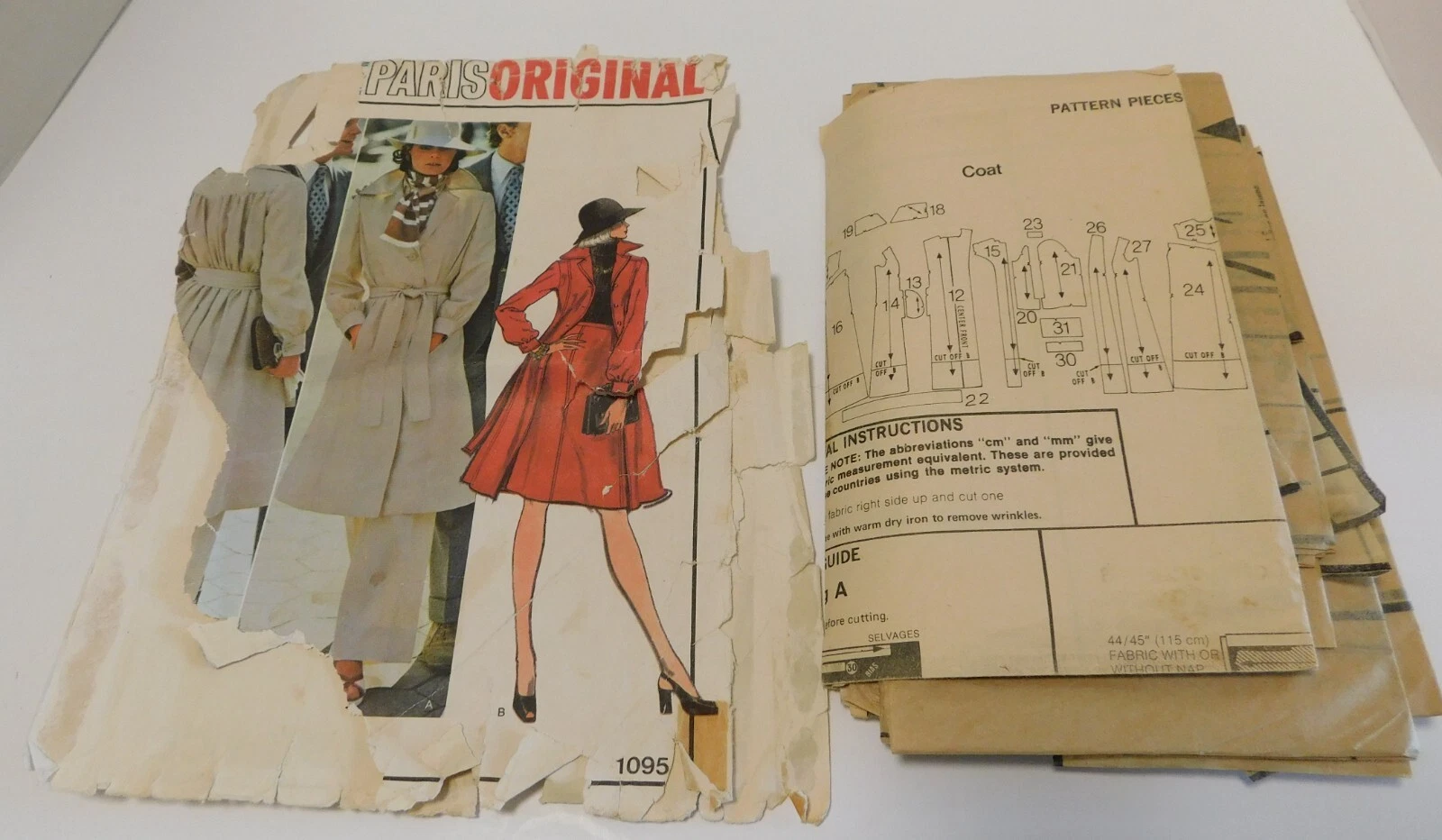 1974 trench coat original Vouge Paris motif coupé Christian Dior 1095 taille 12