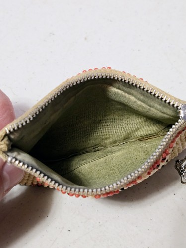 Vtg Beaded Souvenir Native American Change Purse Red, Black & White w/Keychain - Picture 4 of 7