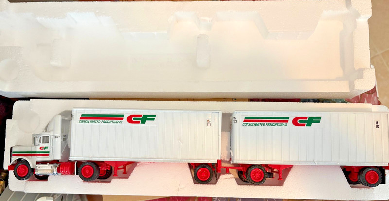 Vintage 1/53 Scale Consolidated Freightways Semi-Truck Diecast Trailer CF Tonkin