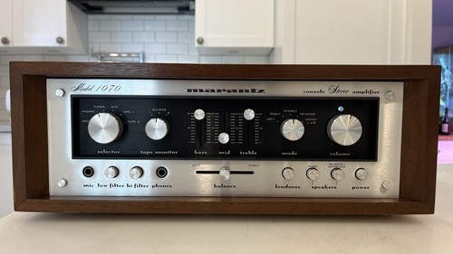 VERY NICE 120V MARANTZ  1070 WITH WOODCASE ,,104 105 110 112 1030 1040 1060 3200