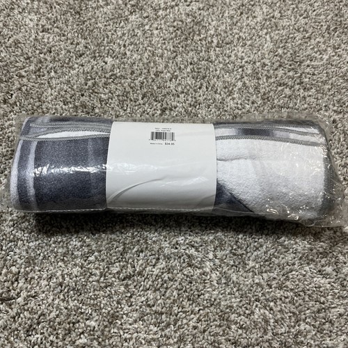 NEW IN PKG Celebrity Cruise Yoga Mat Towel Non-Skid Grips - Retail $35 - Picture 5 of 5