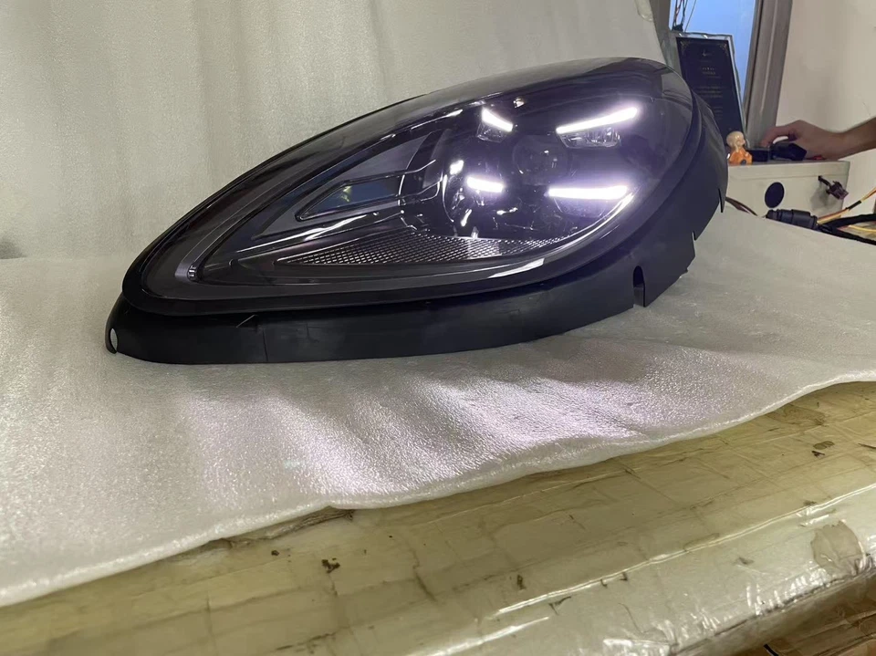 Actualización de faros LED de animación de matriz láser para Porsche Macan 2014-2022 2024 Foto 2 de 4